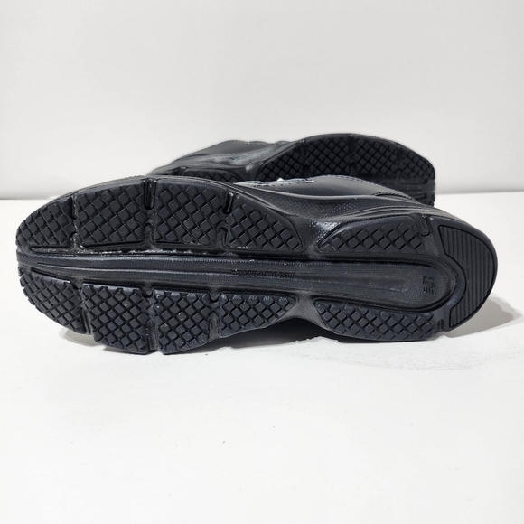 New Balance Black and Gray Athletic Shoes with Breathable Upper - Picture 4 of 10